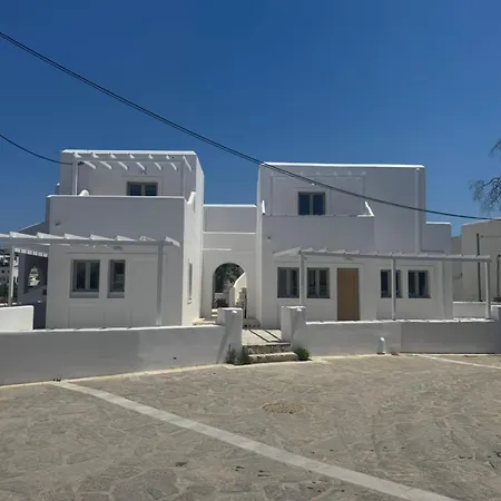 Om Living Paros Lejlighedshotel