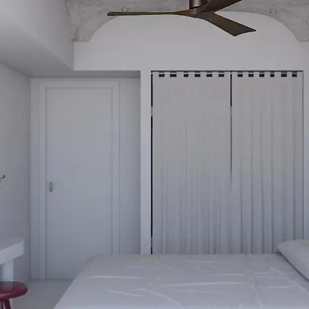 Om Living Paros